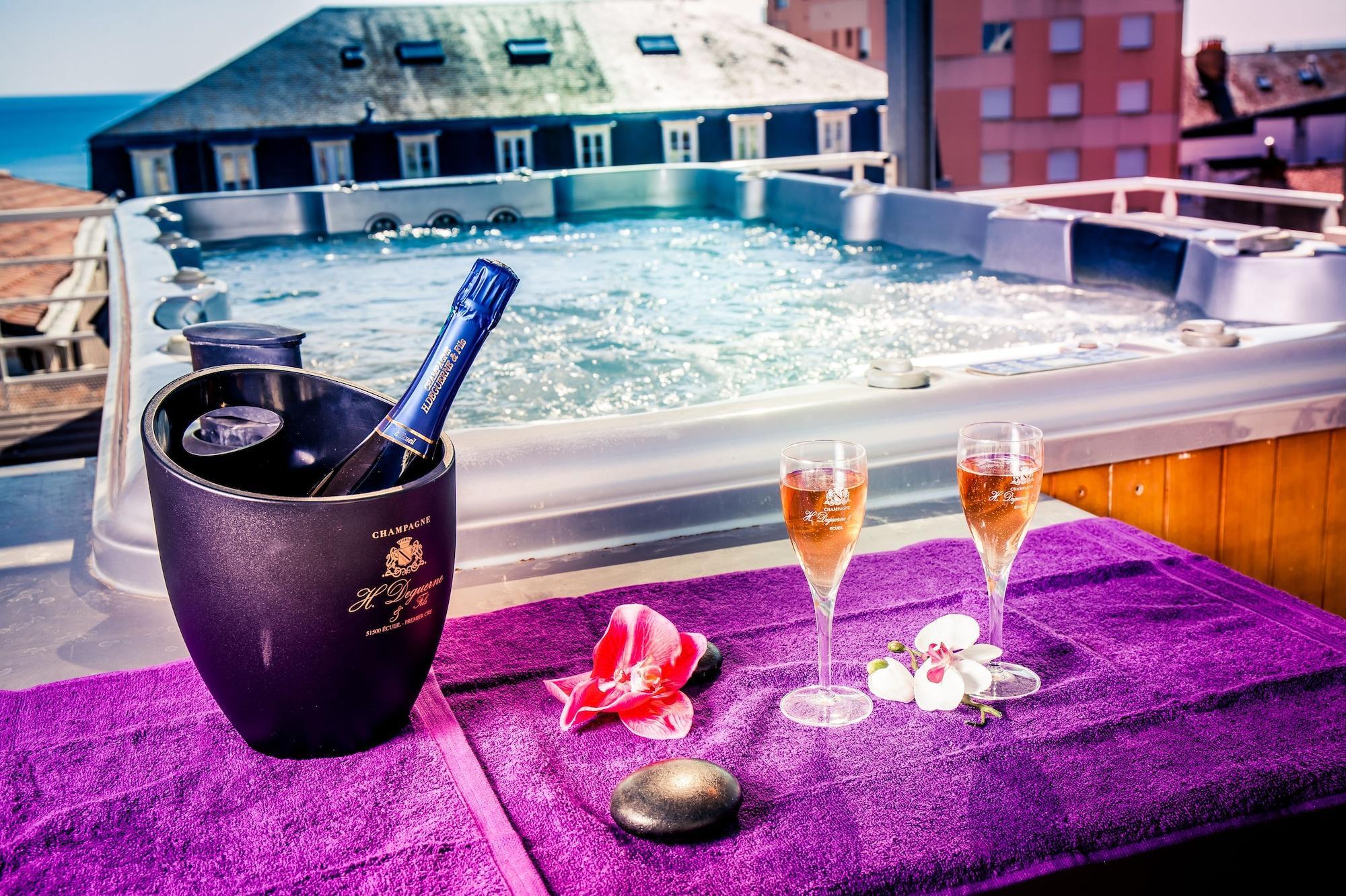 Logis - Hotel Arc En Ciel Et Spa Les Sables D'Olonne Exterior foto